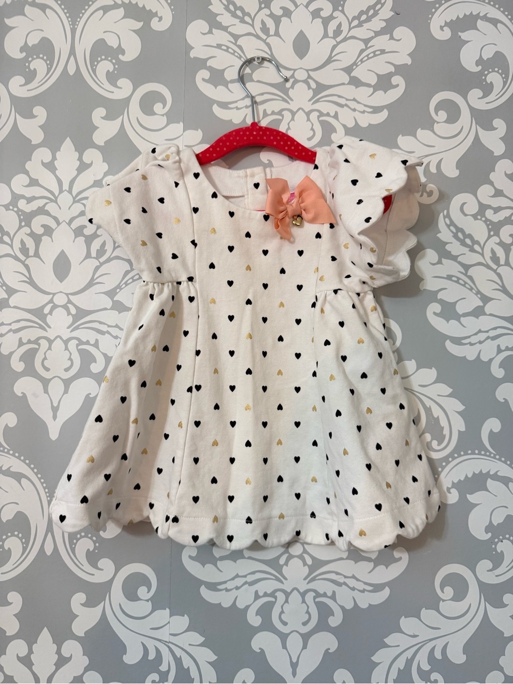💫4/$25 • Isaac Mizrahi White Heart Print Dress with Pink Bow Accent